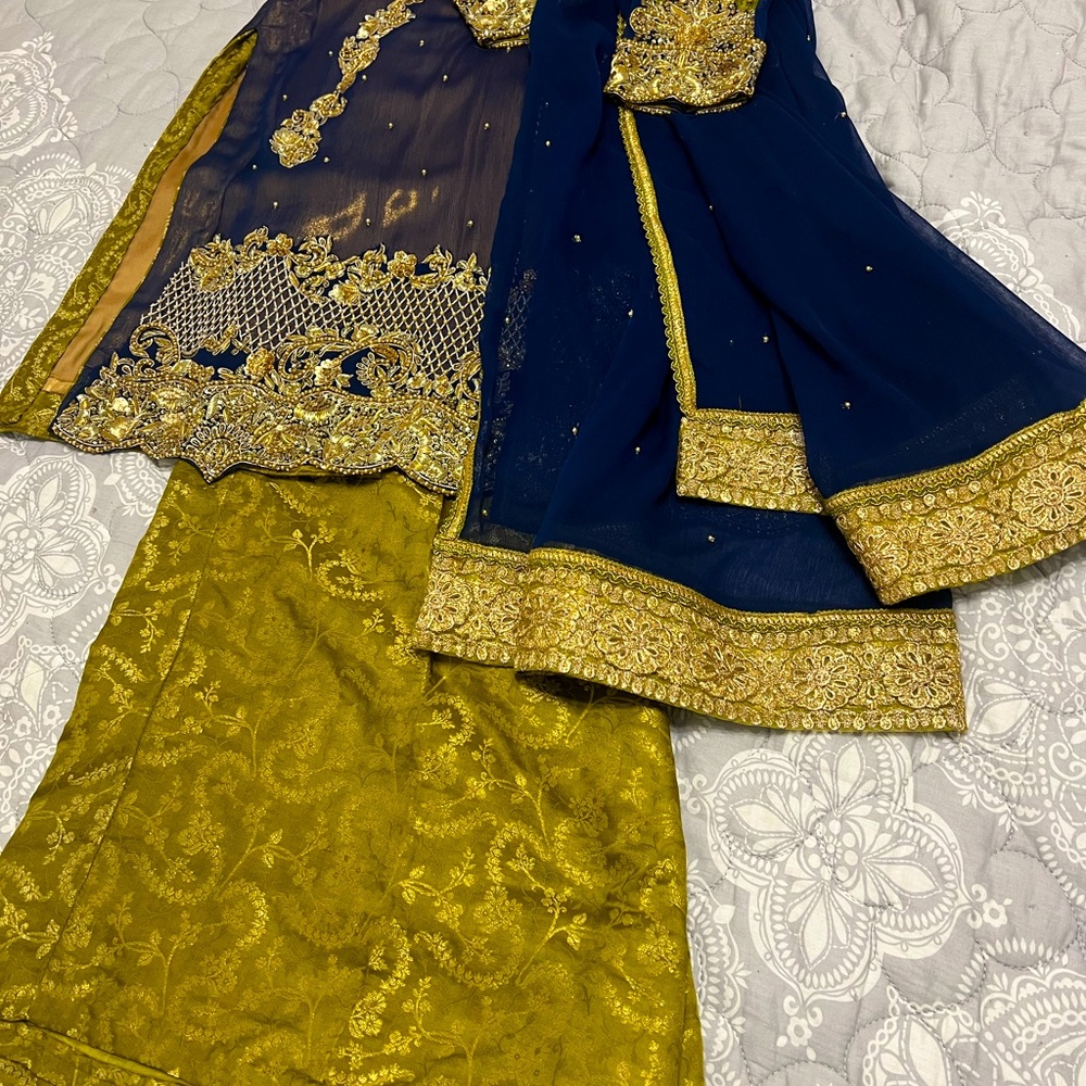 Three peace shiffon Indian Punjabi suit